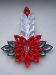 Curso de Cómo Hacer Flores con Cinta Navideña Paso a Paso